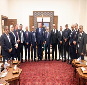 الرئيس محمود عباس يترأس اجتماعا لمجلس المحافظين